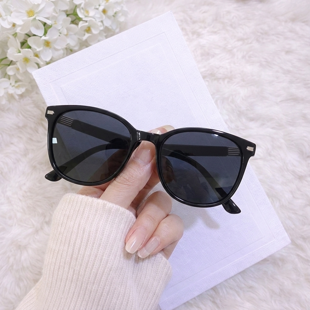Chic Women’s Sunglasses – Large Gold Metal Frame, Polarized UV400, Anti-Glare